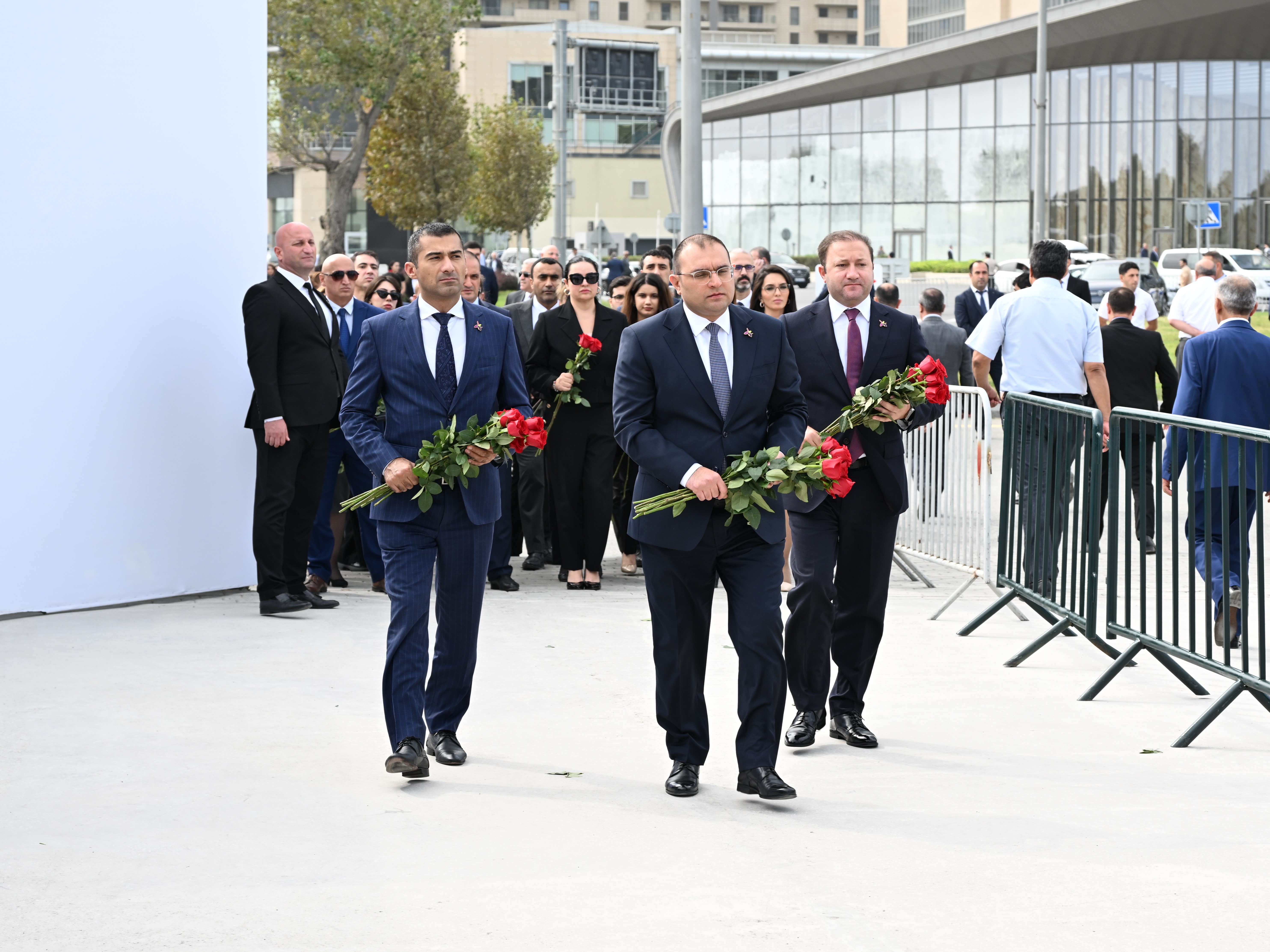 Anım Günü ilə əlaqədar Azərbaycan Respublikasının Dövlət Ehtiyatları Agentliyinin İdarə Heyəti və əməkdaşları Zəfər parkını ziyarət ediblər