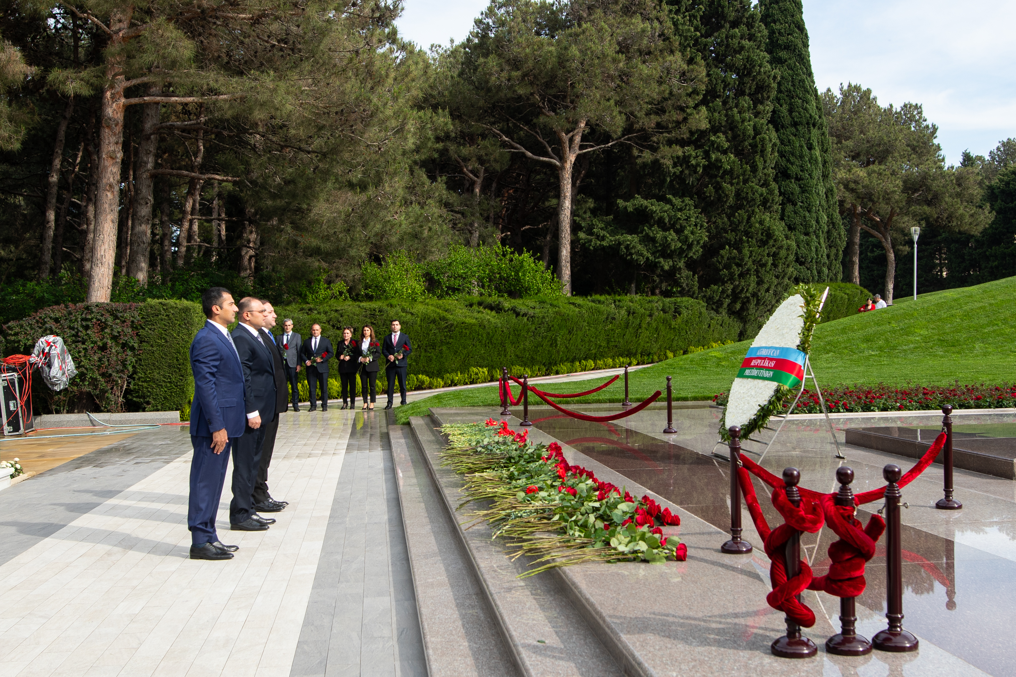 10 May – Ümummilli lider Heydər Əliyevin anadan olmasından 102 il ötür