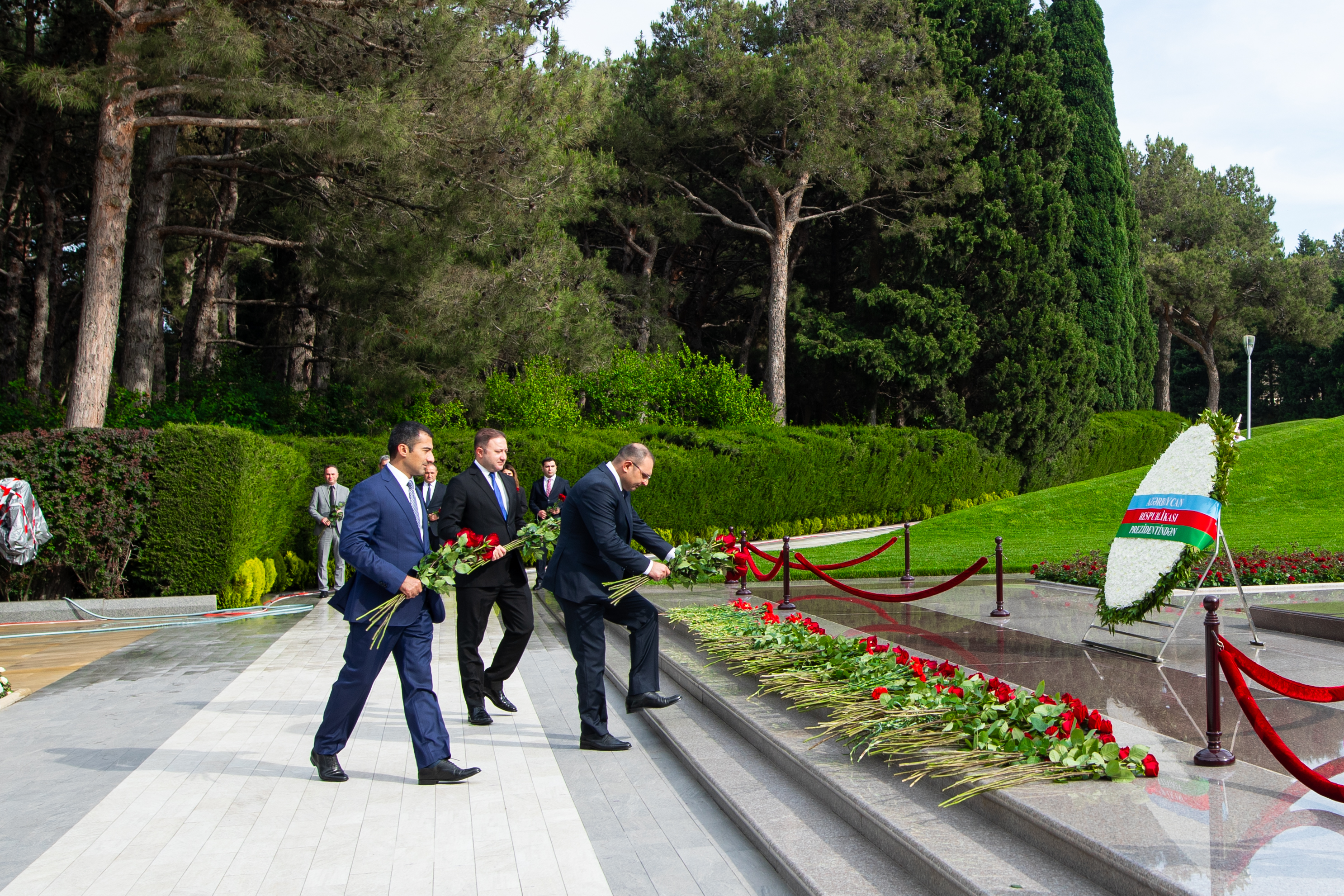 10 May – Ümummilli lider Heydər Əliyevin anadan olmasından 102 il ötür