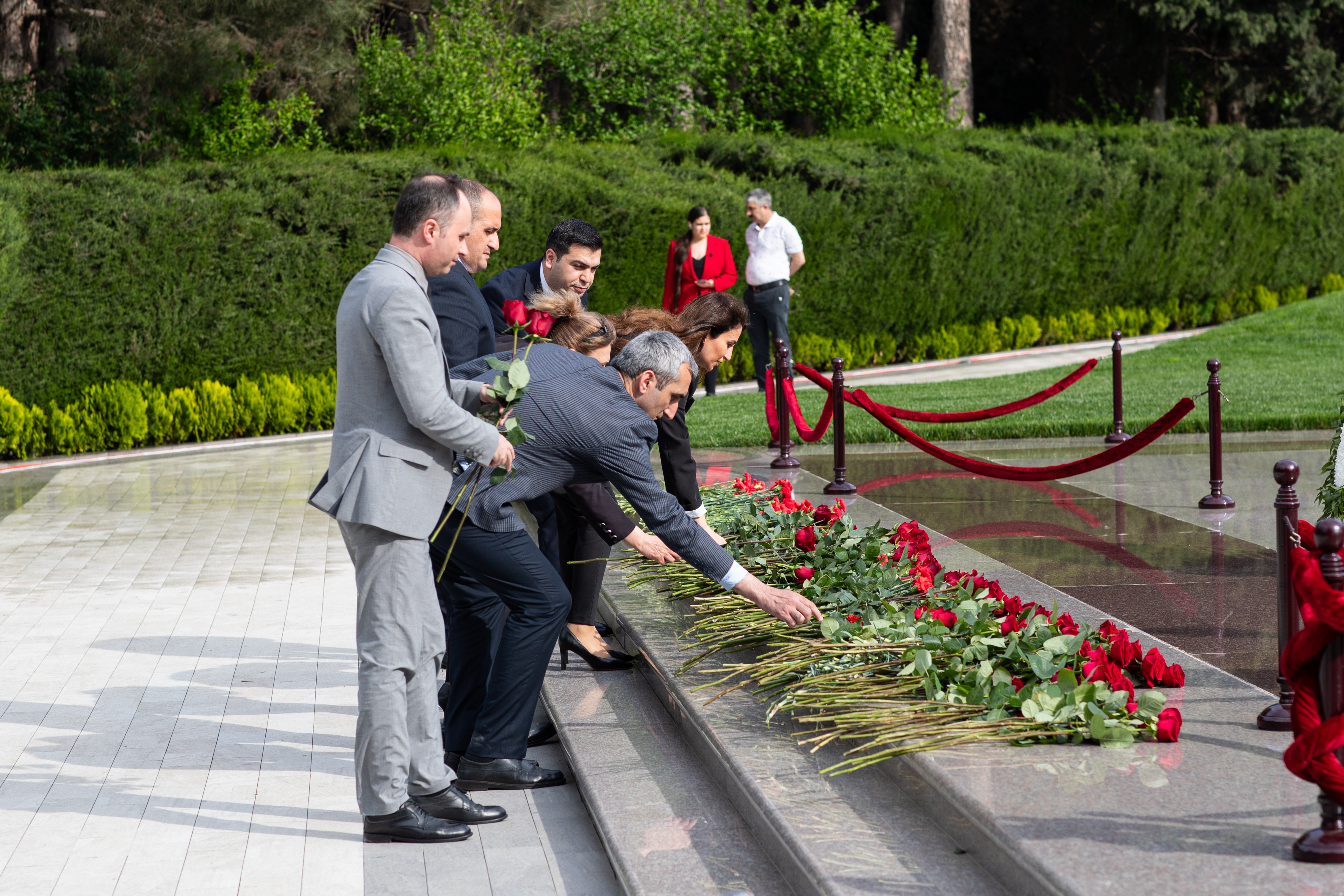 10 May – Ümummilli lider Heydər Əliyevin anadan olmasından 102 il ötür