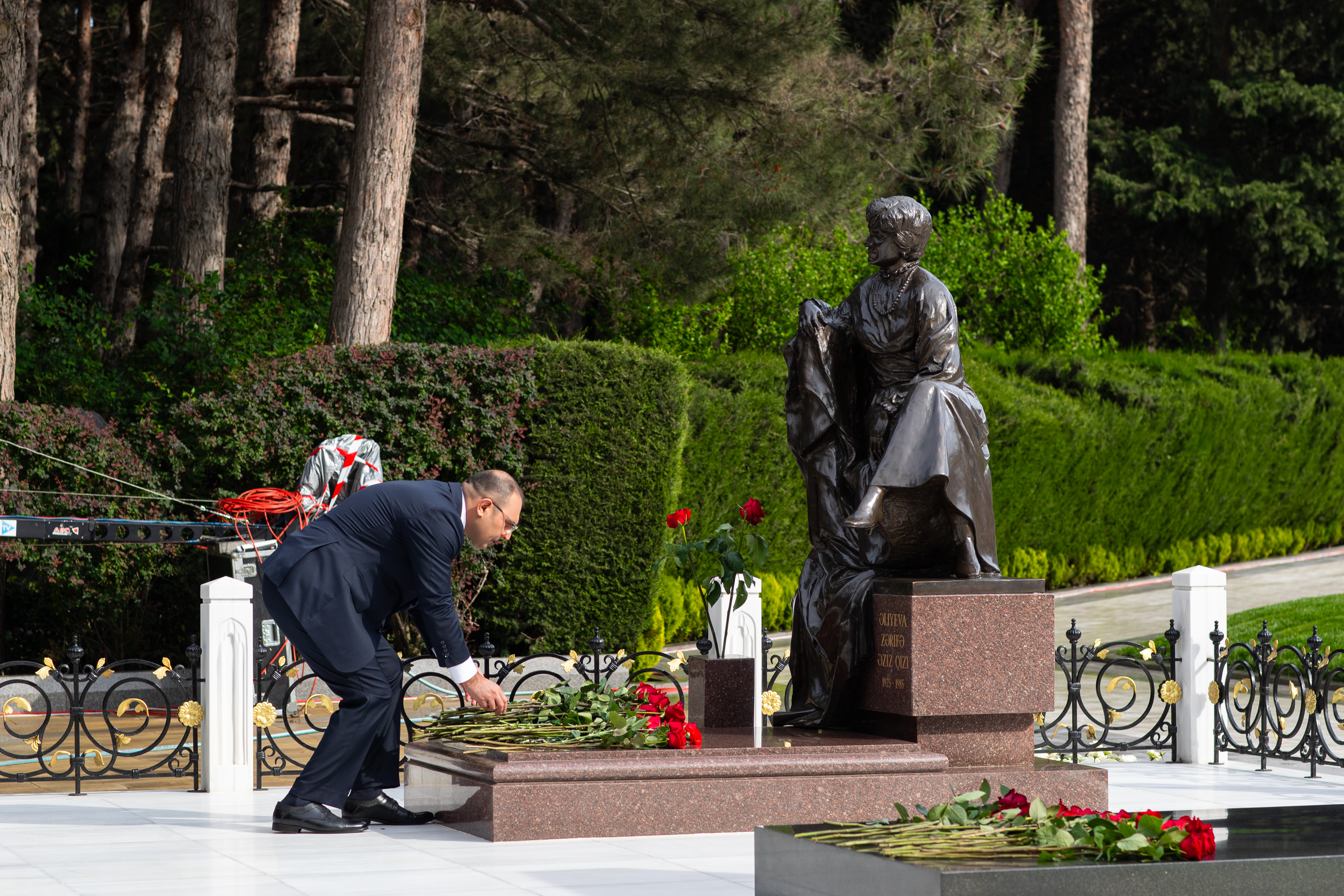 10 May – Ümummilli lider Heydər Əliyevin anadan olmasından 102 il ötür