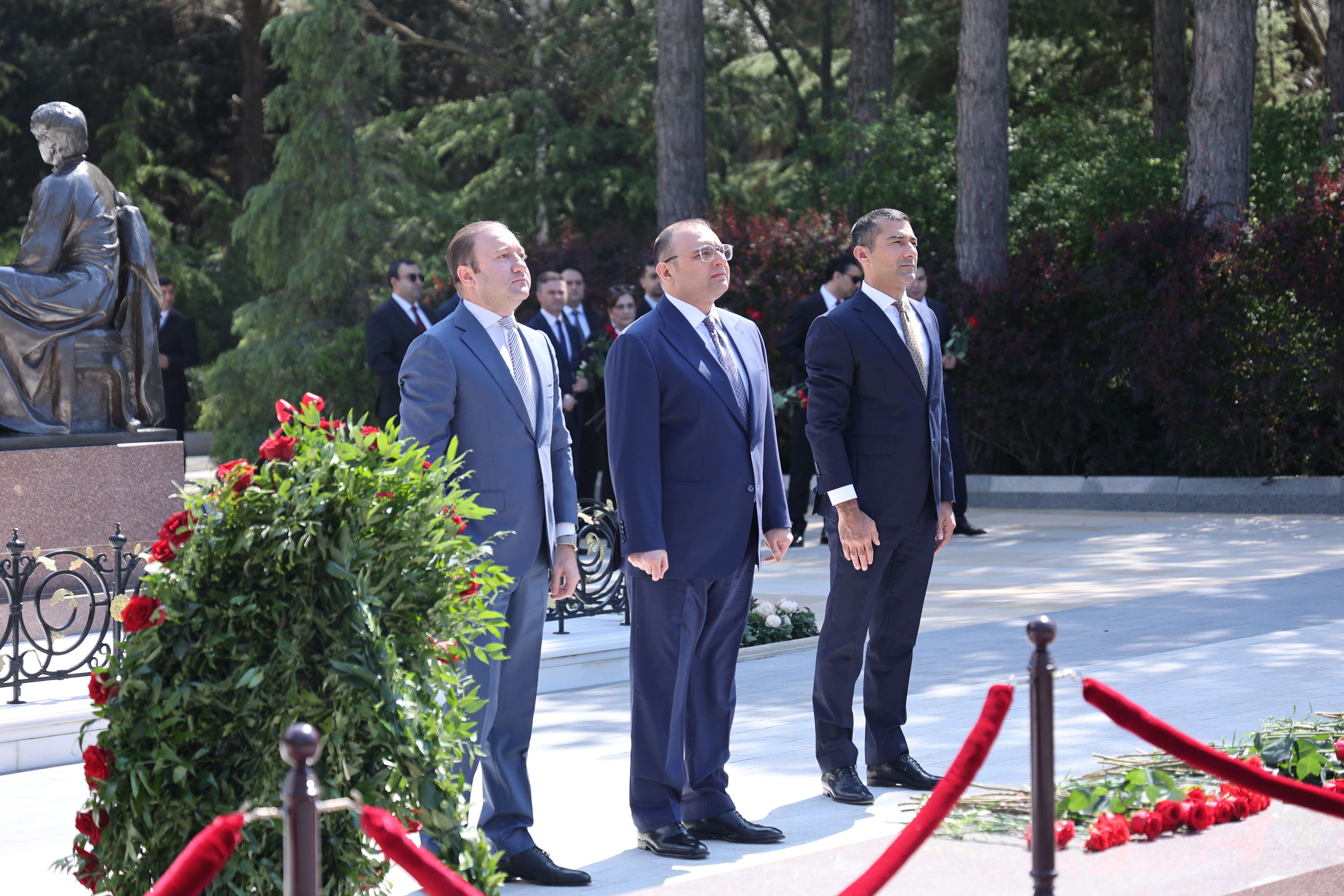 10 May – Ümummilli lider Heydər Əliyevin anadan olmasından 103 il ötür
