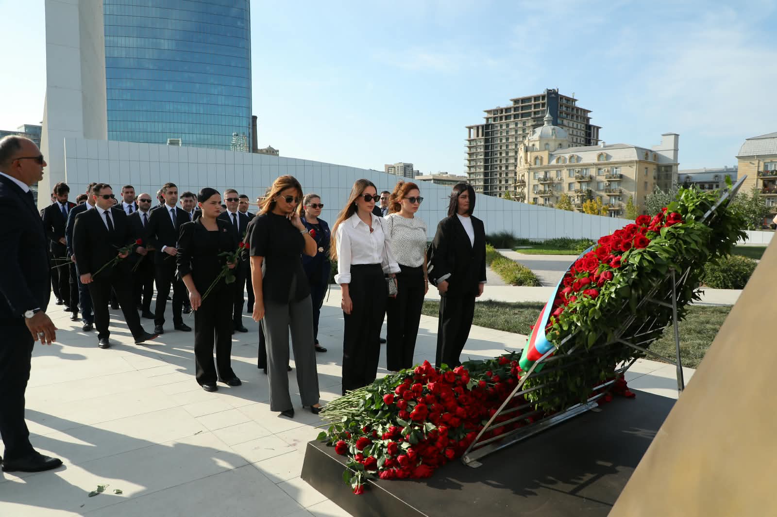 Azərbaycan Respublikasının Dövlət Ehtiyatları Agentliyinin kollektivi Anım Günü ilə əlaqədar Zəfər parkını ziyarət edib