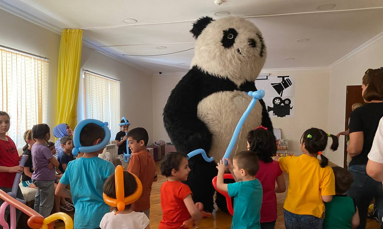 ADEA əməkdaşları xeyriyyə məqsədilə Xətai rayonunda yerləşən 3 saylı Uşaq Evini ziyarət ediblər