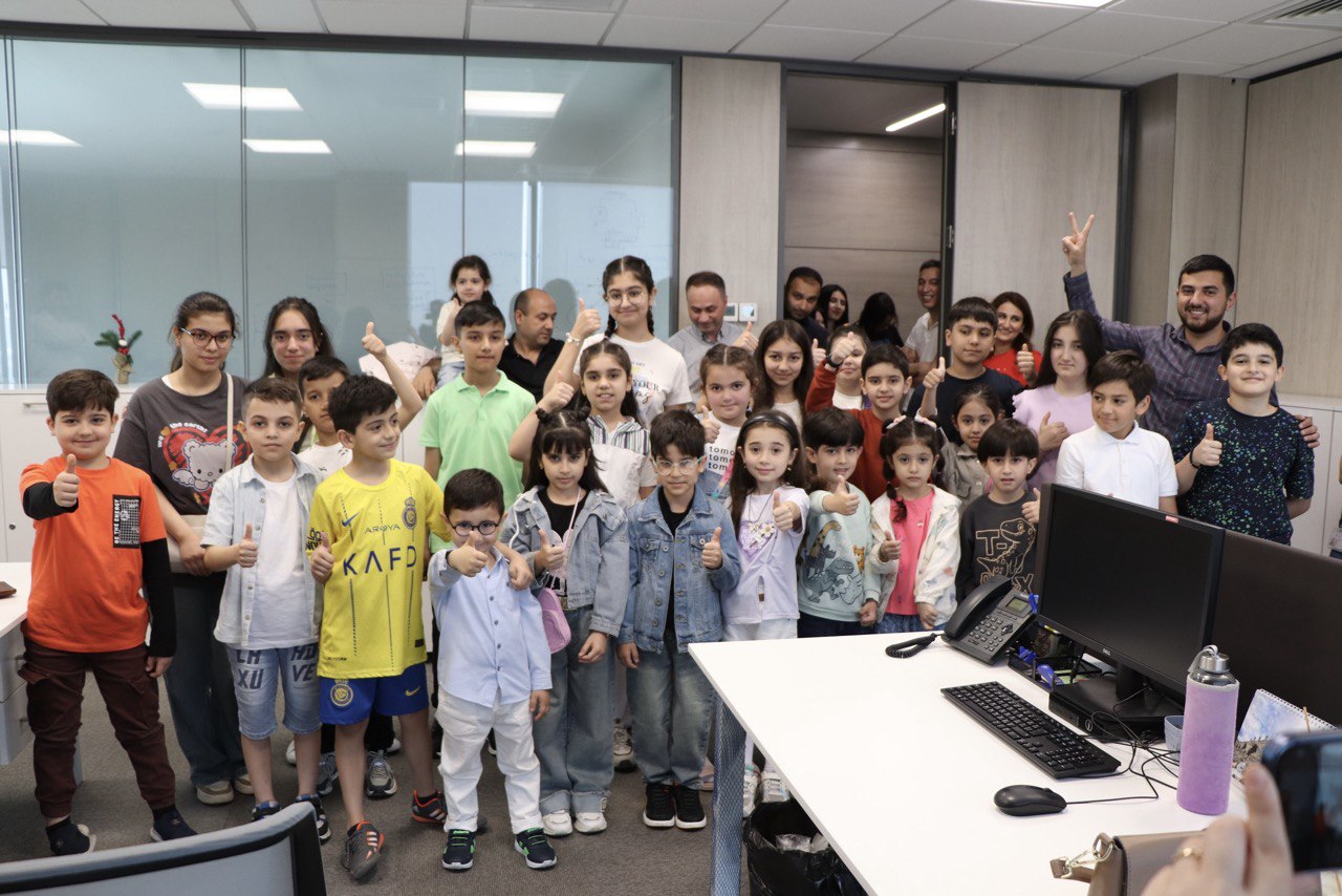 1 İyun - Uşaqların Beynəlxalq Müdafiəsi Günü ilə əlaqədar ADEA-da uşaqların iştirakı ilə görüş və xeyriyyə yarmarkası keçirilib