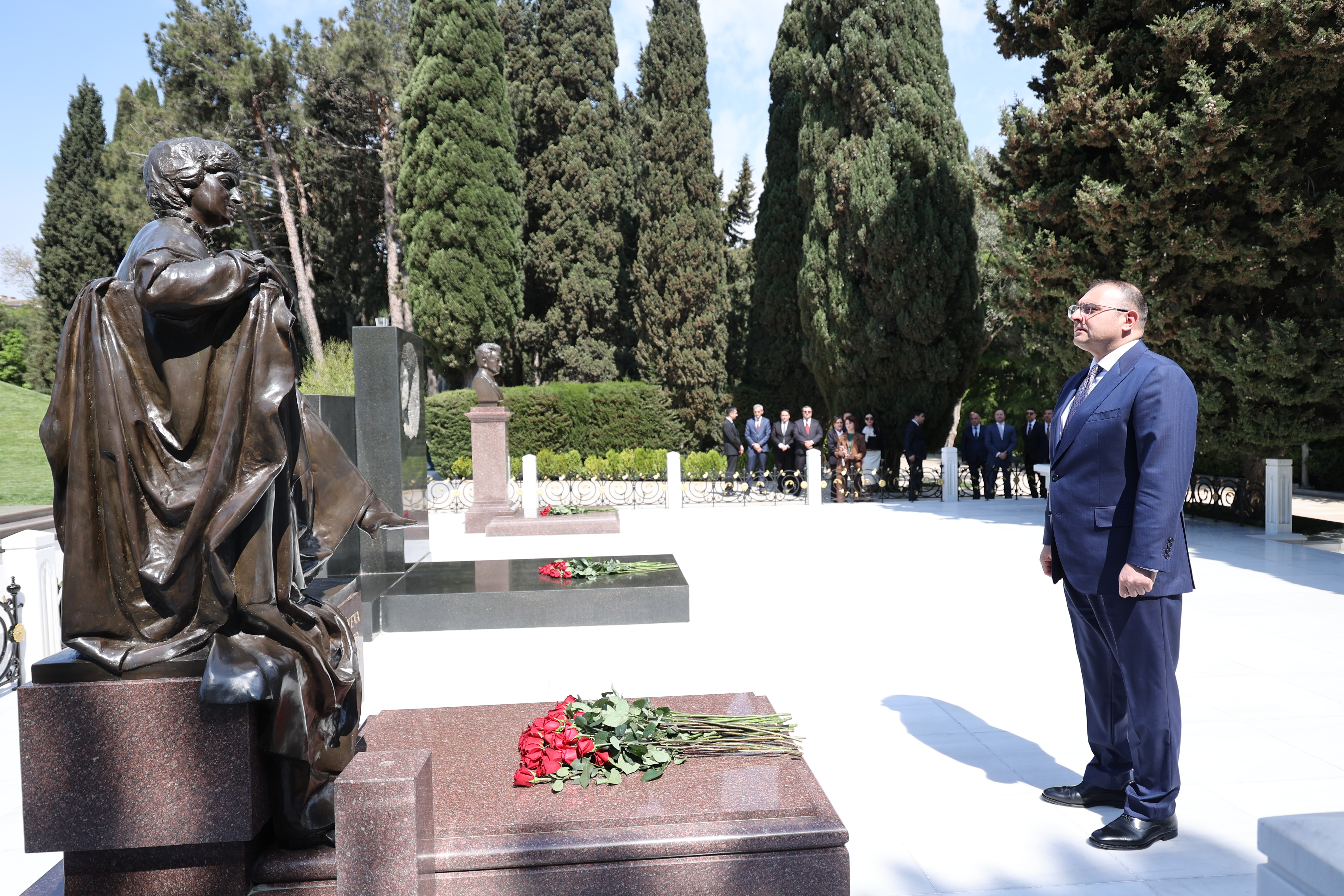 10 May – Ümummilli lider Heydər Əliyevin anadan olmasından 103 il ötür
