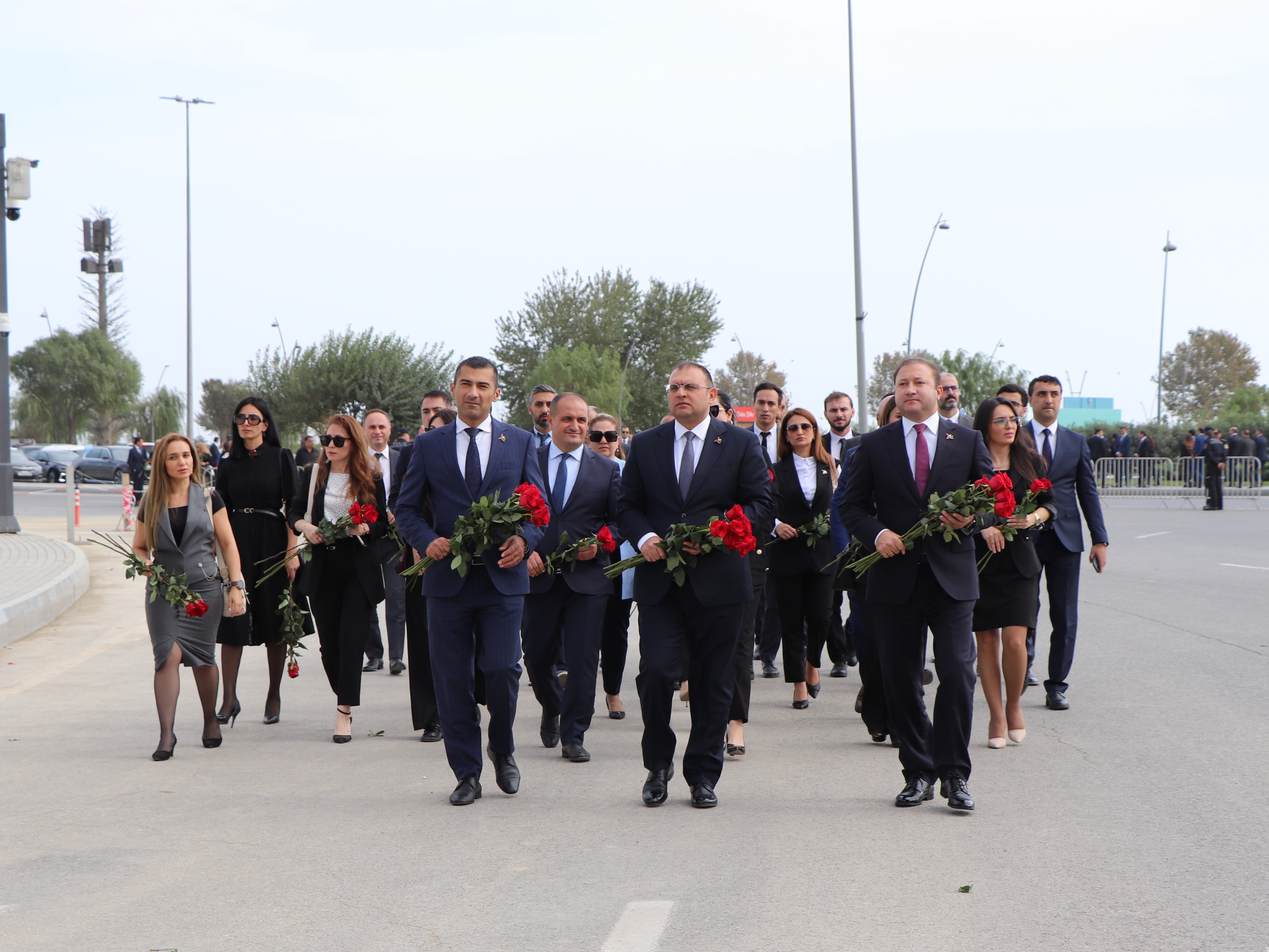 Anım Günü ilə əlaqədar Azərbaycan Respublikasının Dövlət Ehtiyatları Agentliyinin İdarə Heyəti və əməkdaşları Zəfər parkını ziyarət ediblər